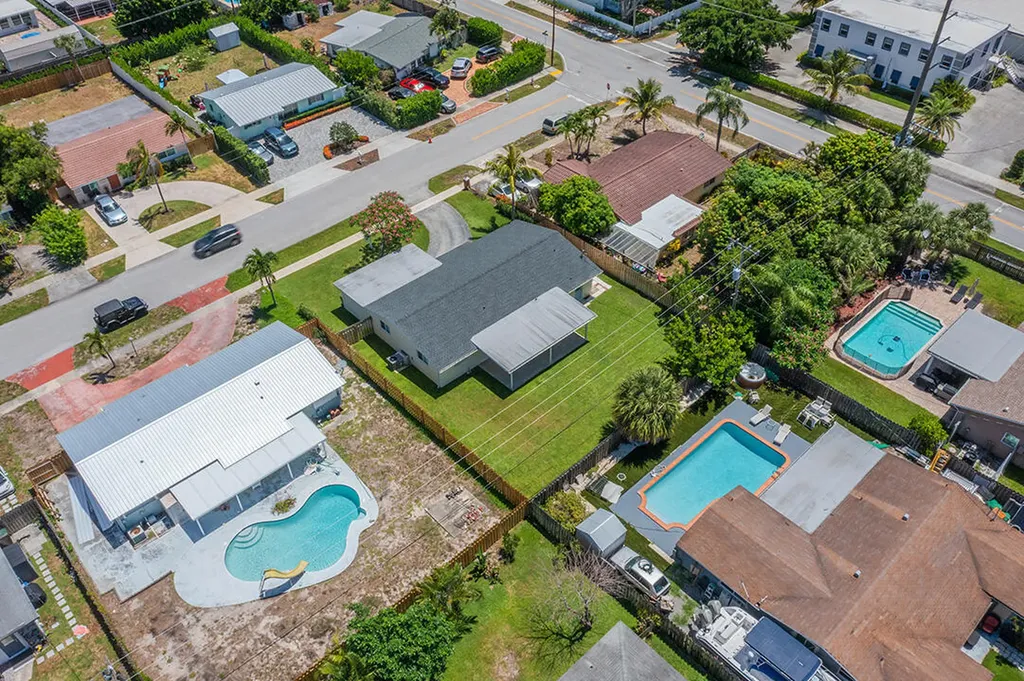 214 SW 3rd Street Boca Raton FL 33432