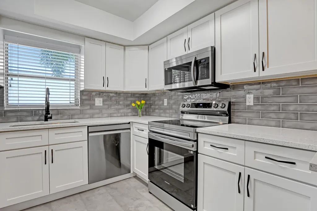 2894 Crosley Drive E West Palm Beach FL 33415
