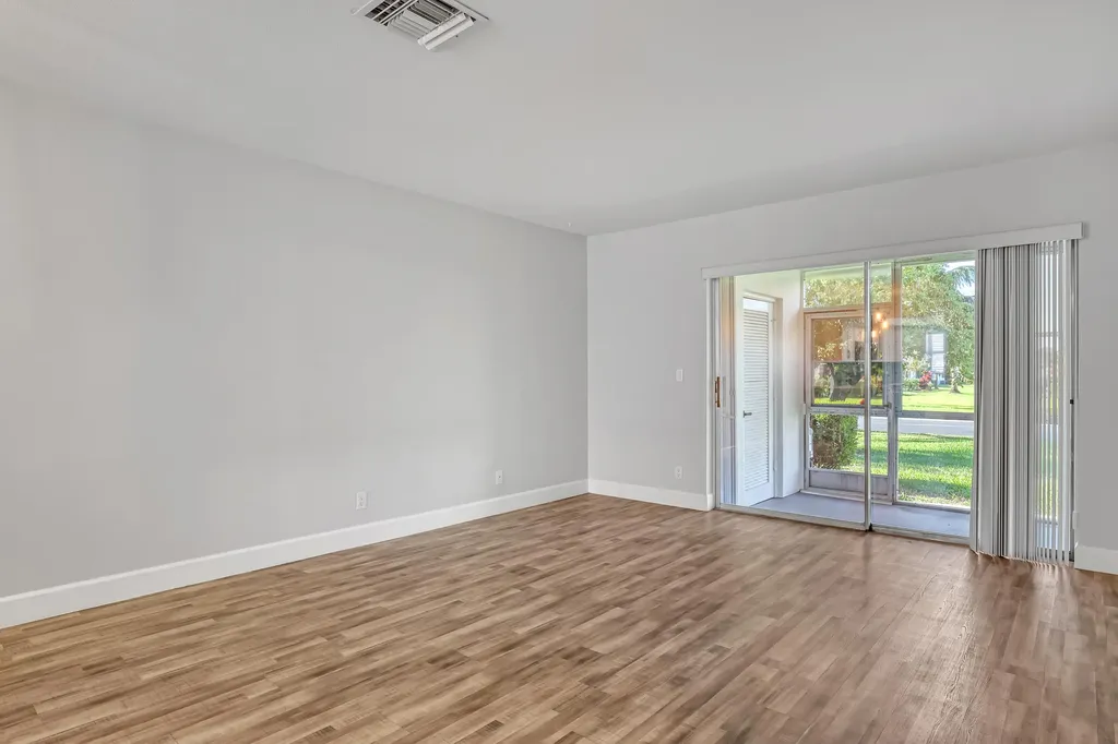 2894 Crosley Drive E West Palm Beach FL 33415