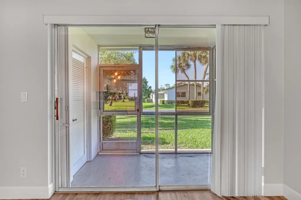 2894 Crosley Drive E West Palm Beach FL 33415