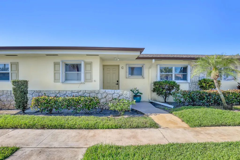 2894 Crosley Drive E West Palm Beach FL 33415