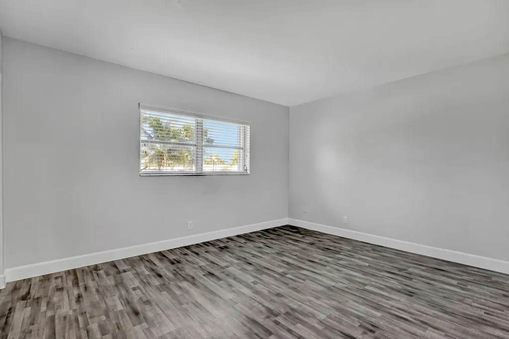 2894 Crosley Drive E West Palm Beach FL 33415