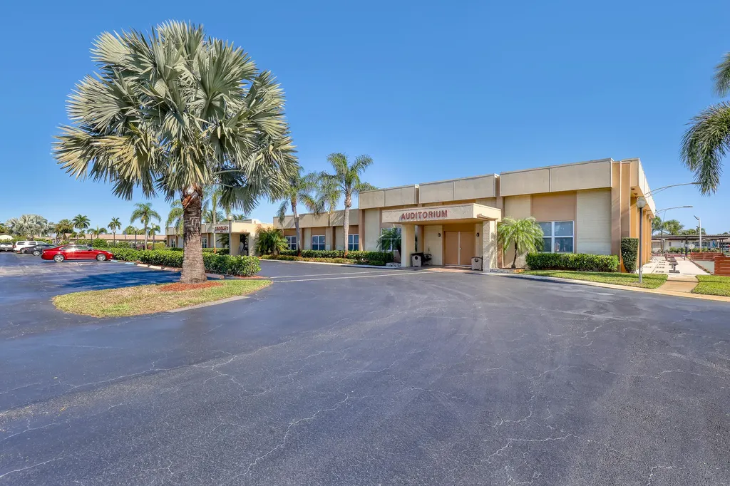 2894 Crosley Drive E West Palm Beach FL 33415