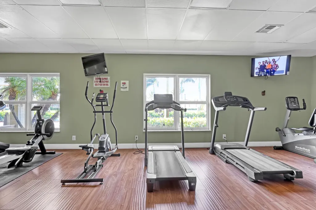2894 Crosley Drive E West Palm Beach FL 33415