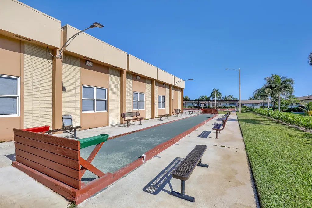 2894 Crosley Drive E West Palm Beach FL 33415