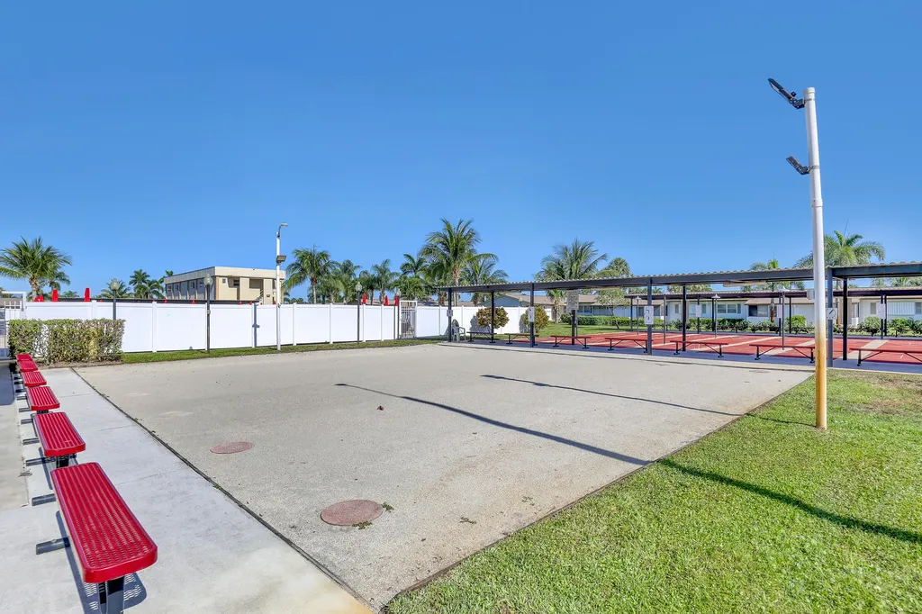 2894 Crosley Drive E West Palm Beach FL 33415