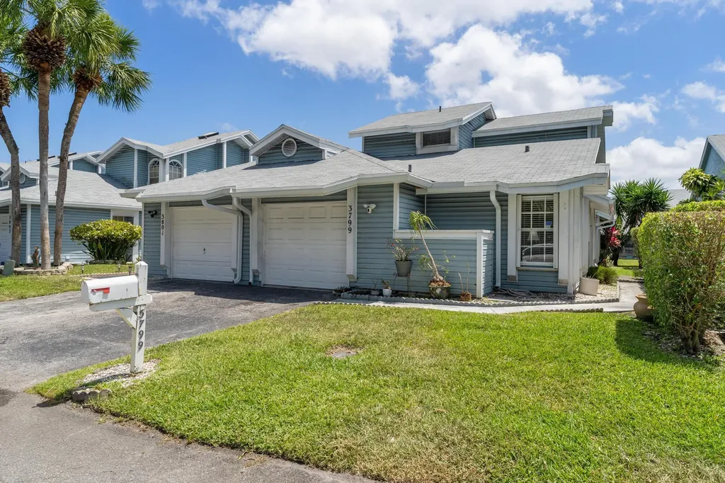 3799 Island Club Circle E Lake Worth FL 33462
