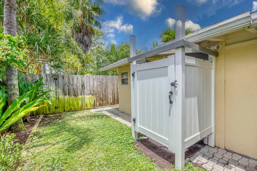 404 S Caloosahatchee Avenue Jupiter FL 33458