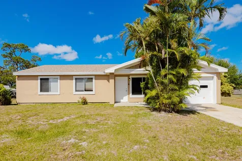 1938 SE Redwing Circle Port St Lucie FL 34952