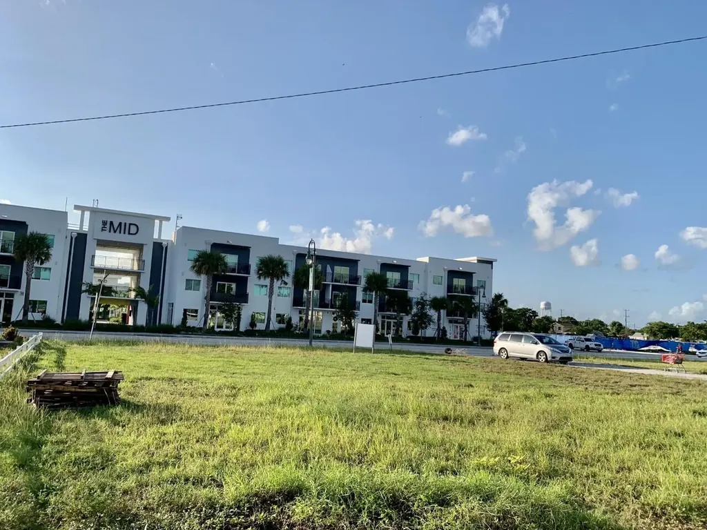 1616 N Dixie Highway Lake Worth Beach FL 33460