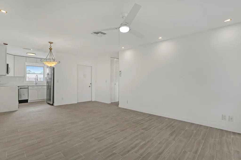 2747 Dudley Drive E West Palm Beach FL 33415