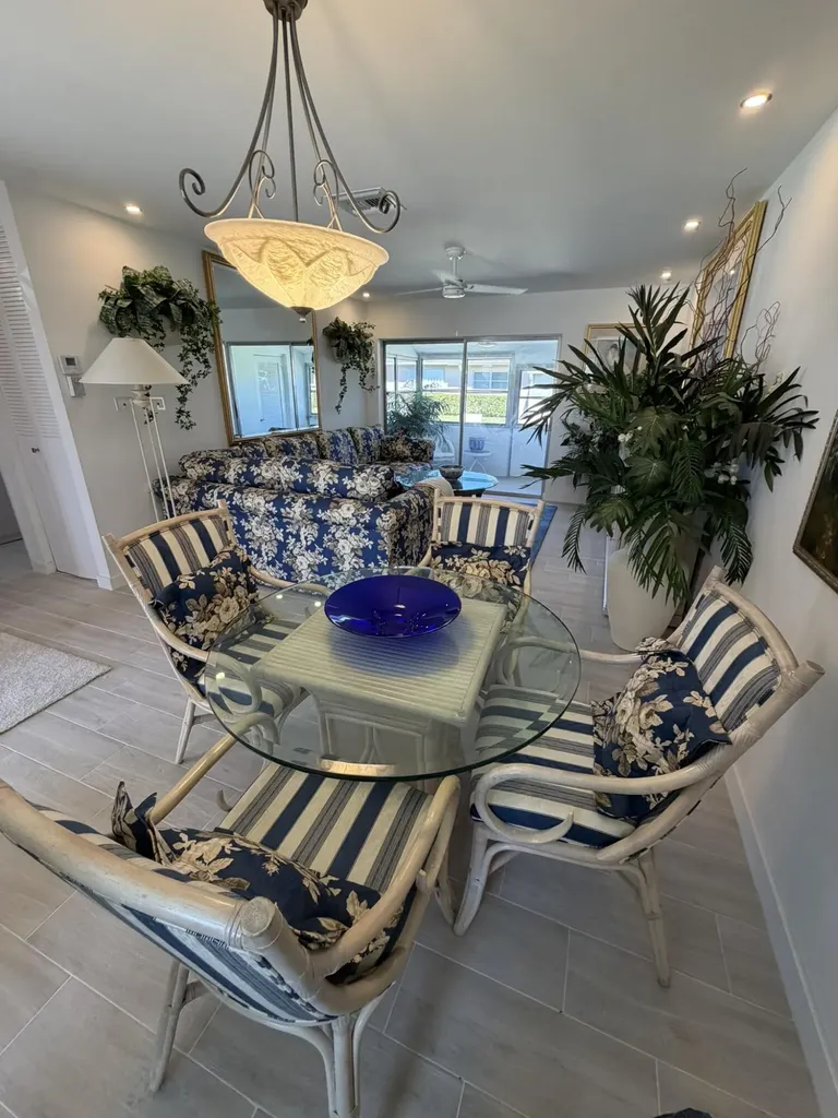 2747 Dudley Drive E West Palm Beach FL 33415