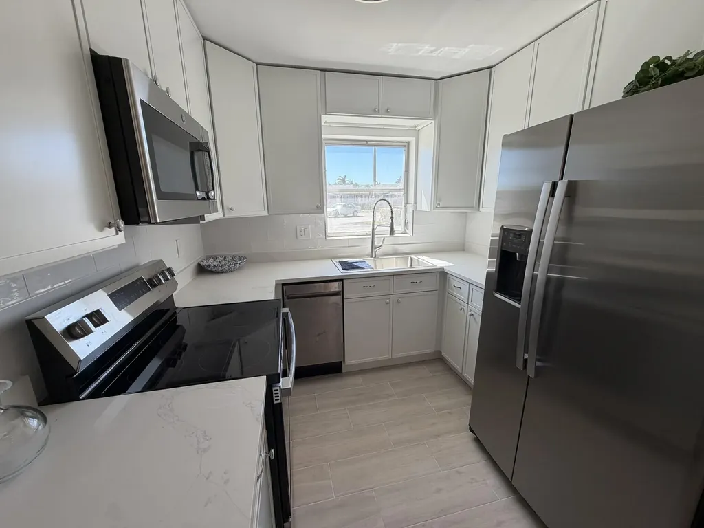 2747 Dudley Drive E West Palm Beach FL 33415