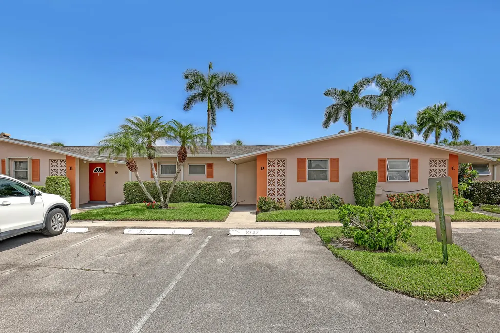 2747 Dudley Drive E West Palm Beach FL 33415