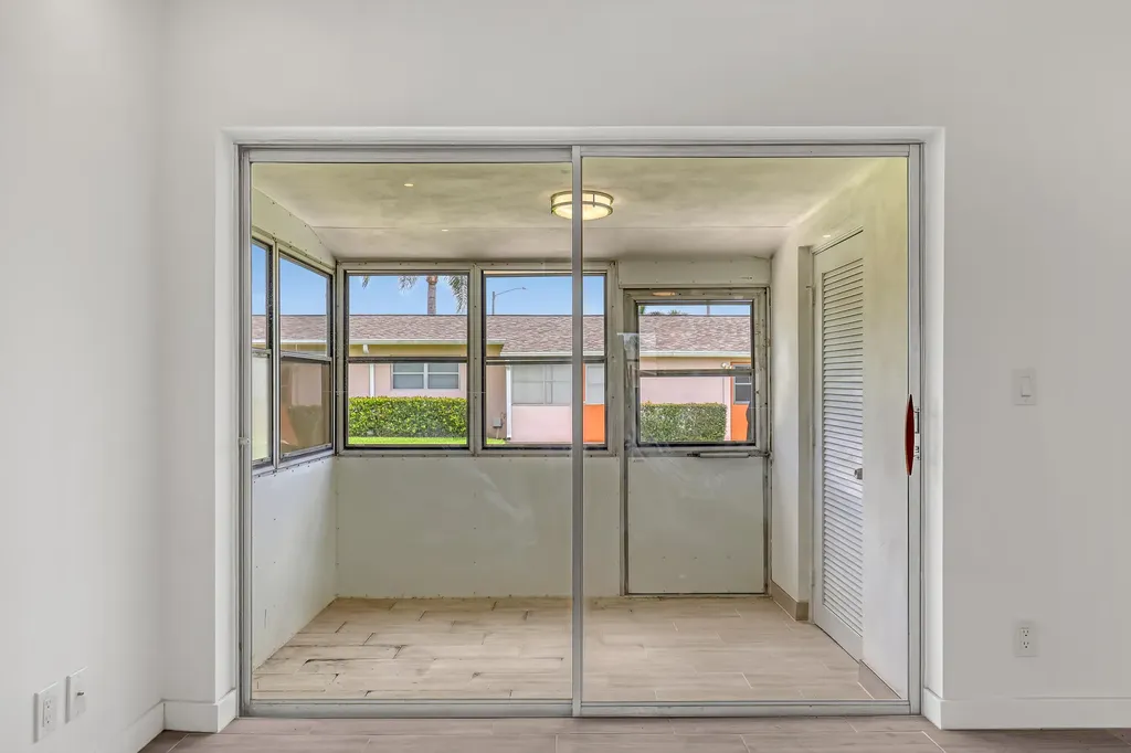 2747 Dudley Drive E West Palm Beach FL 33415