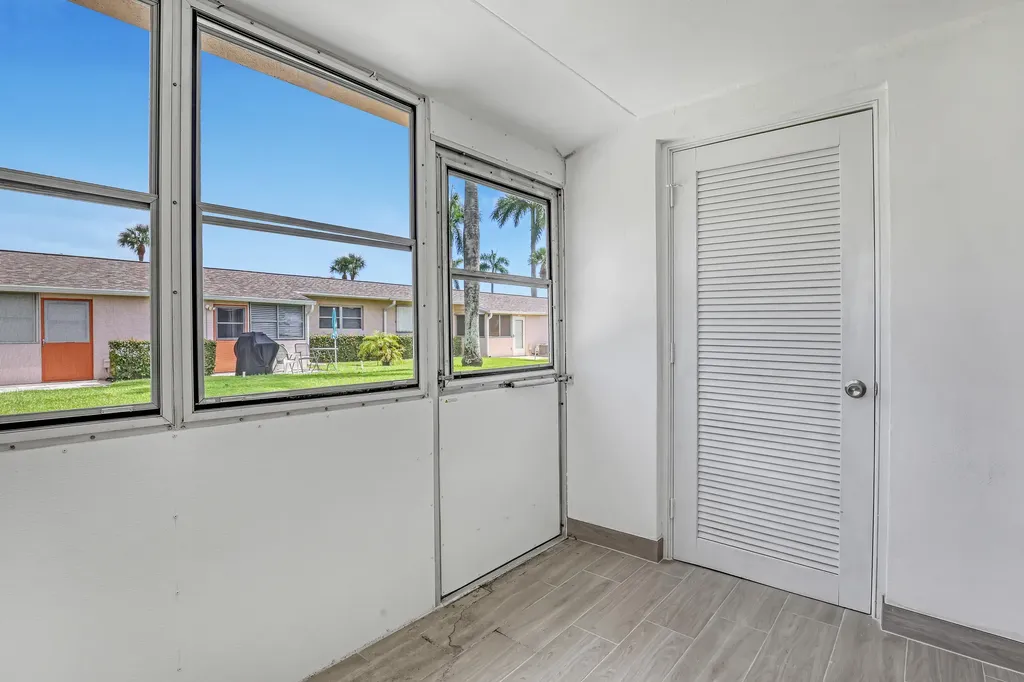 2747 Dudley Drive E West Palm Beach FL 33415