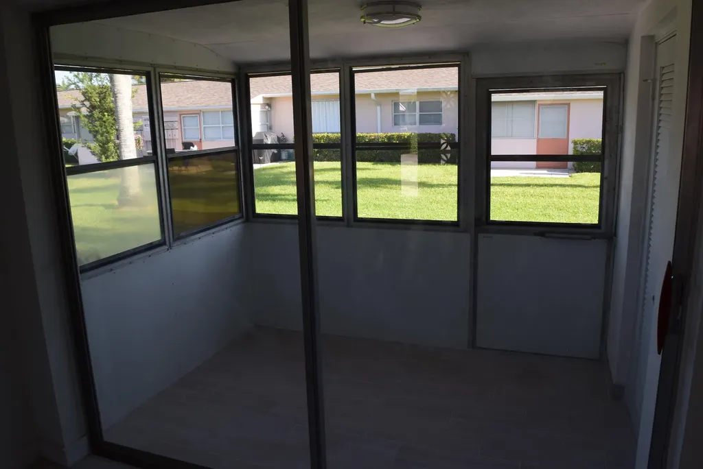2747 Dudley Drive E West Palm Beach FL 33415