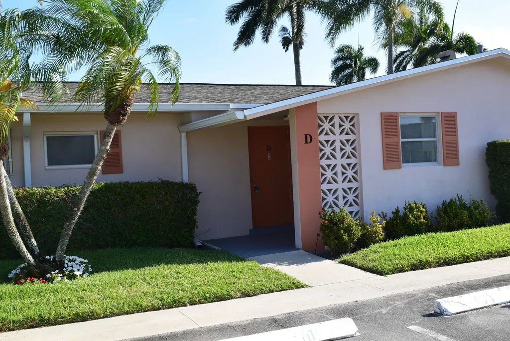 2747 Dudley Drive E West Palm Beach FL 33415