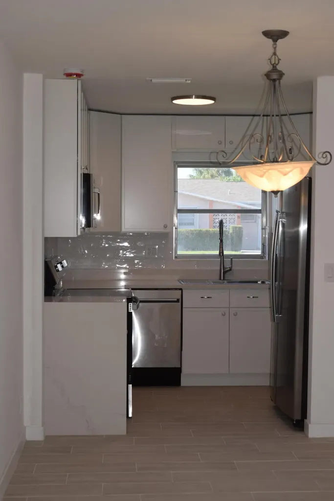 2747 Dudley Drive E West Palm Beach FL 33415