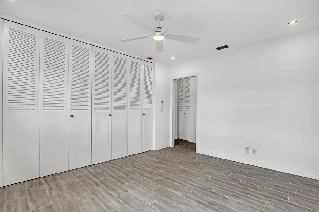 2747 Dudley Drive E West Palm Beach FL 33415