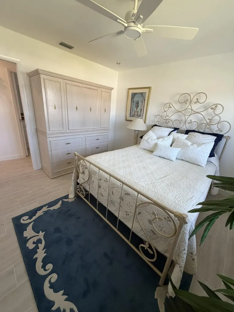 2747 Dudley Drive E West Palm Beach FL 33415