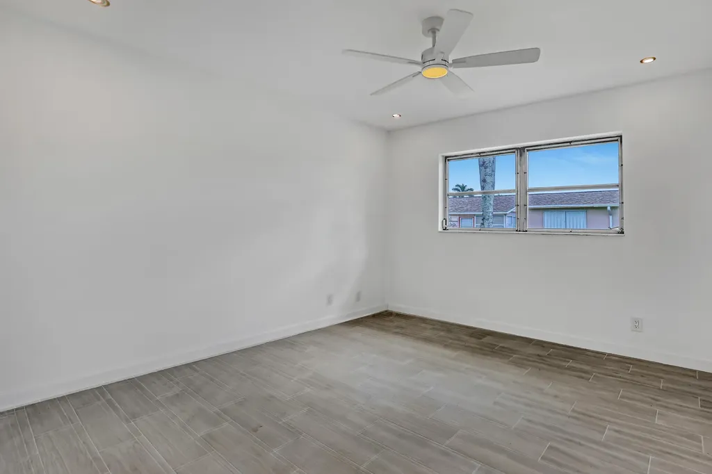 2747 Dudley Drive E West Palm Beach FL 33415