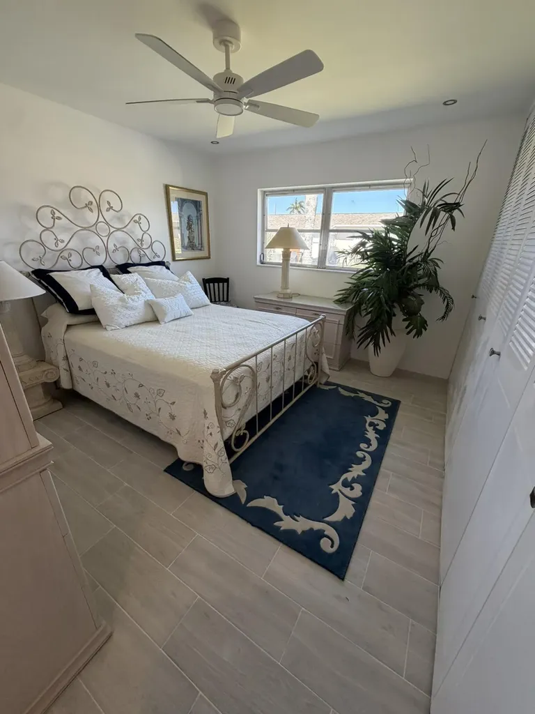 2747 Dudley Drive E West Palm Beach FL 33415