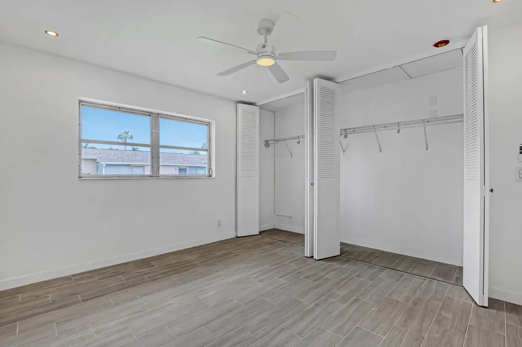 2747 Dudley Drive E West Palm Beach FL 33415