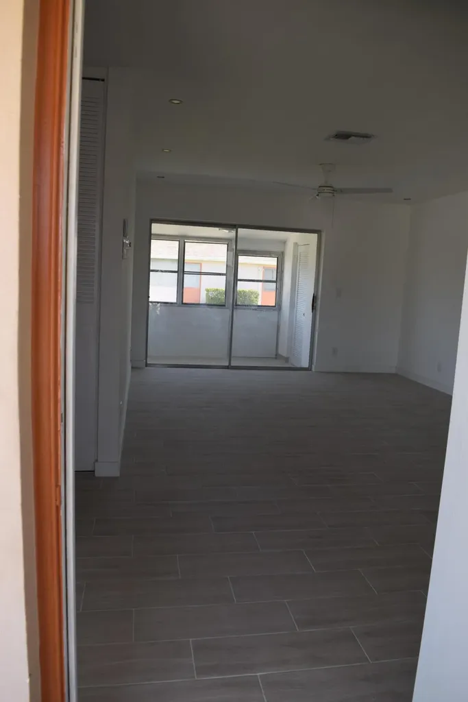 2747 Dudley Drive E West Palm Beach FL 33415