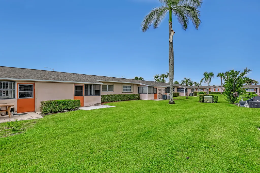2747 Dudley Drive E West Palm Beach FL 33415