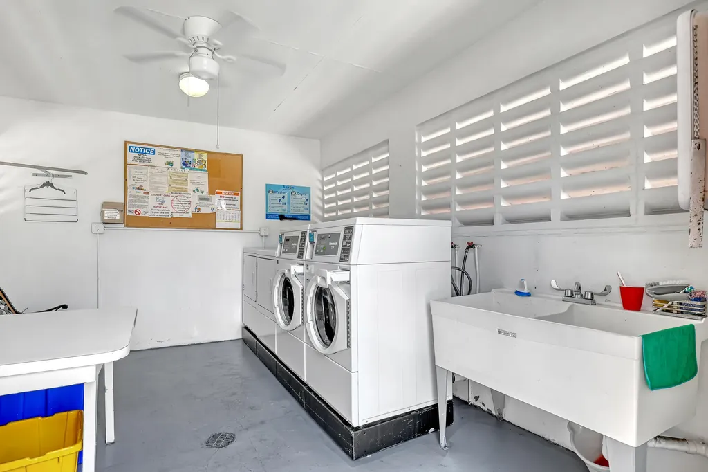 2747 Dudley Drive E West Palm Beach FL 33415