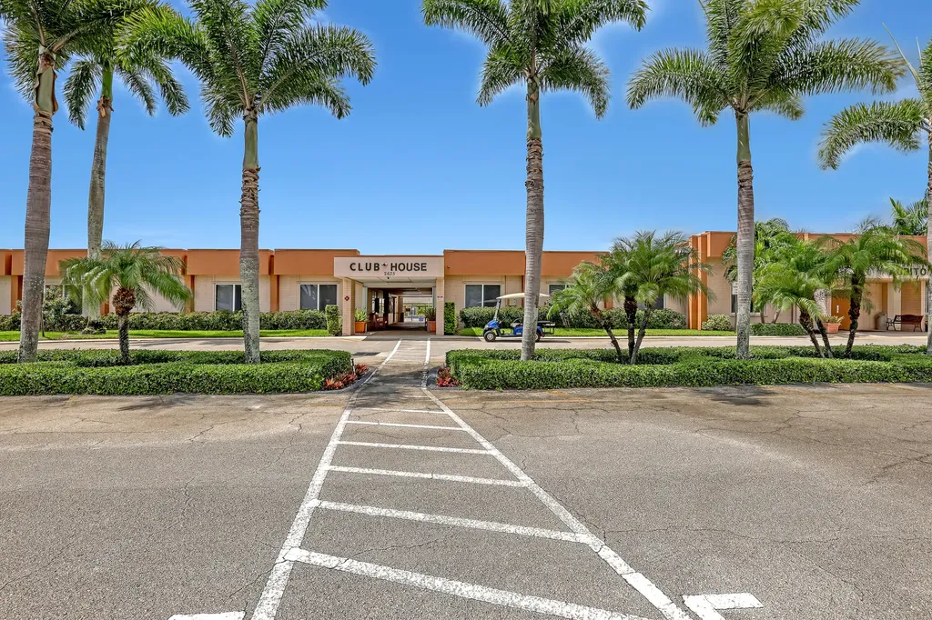 2747 Dudley Drive E West Palm Beach FL 33415