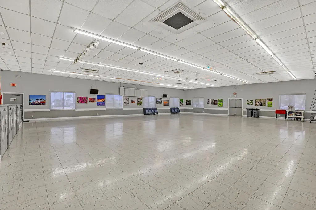 2747 Dudley Drive E West Palm Beach FL 33415