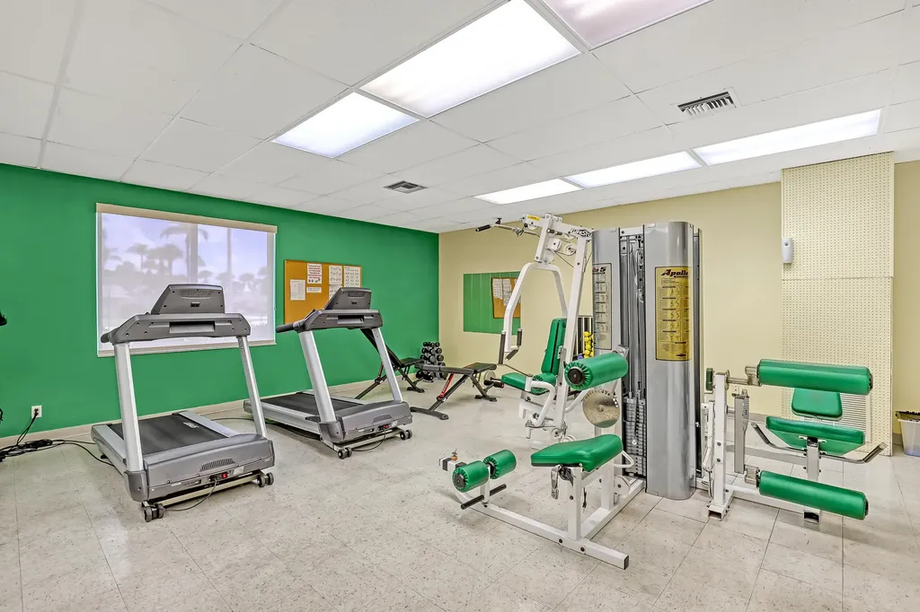 2747 Dudley Drive E West Palm Beach FL 33415
