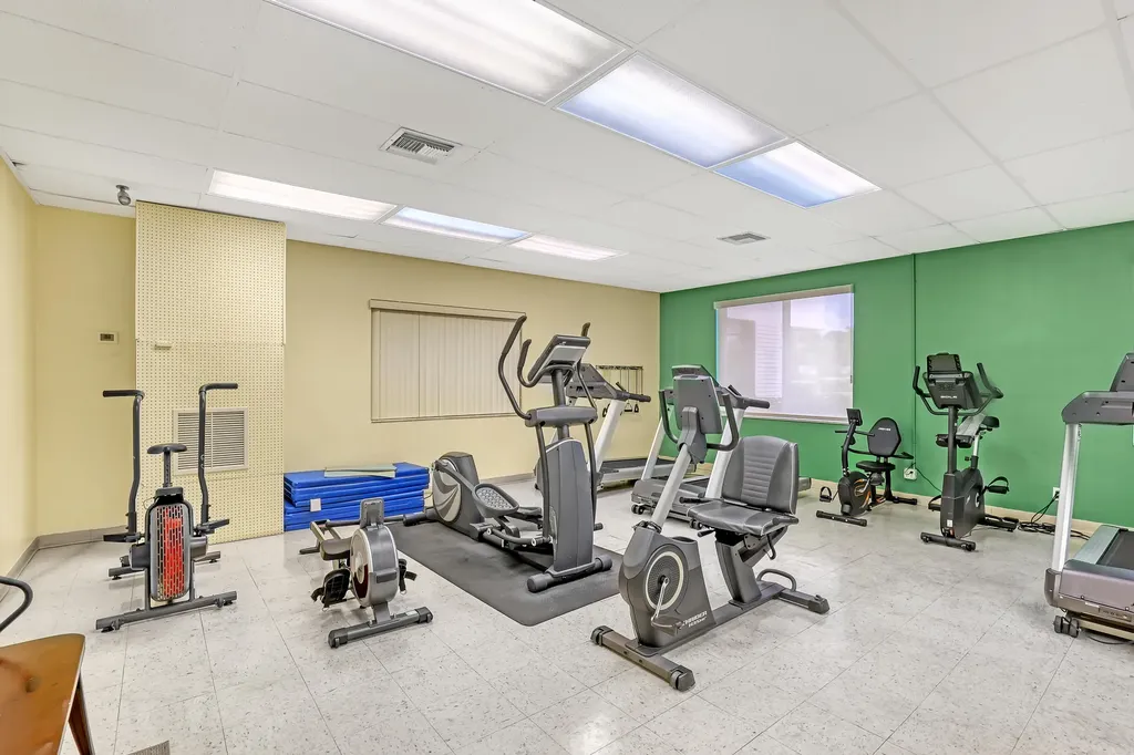 2747 Dudley Drive E West Palm Beach FL 33415