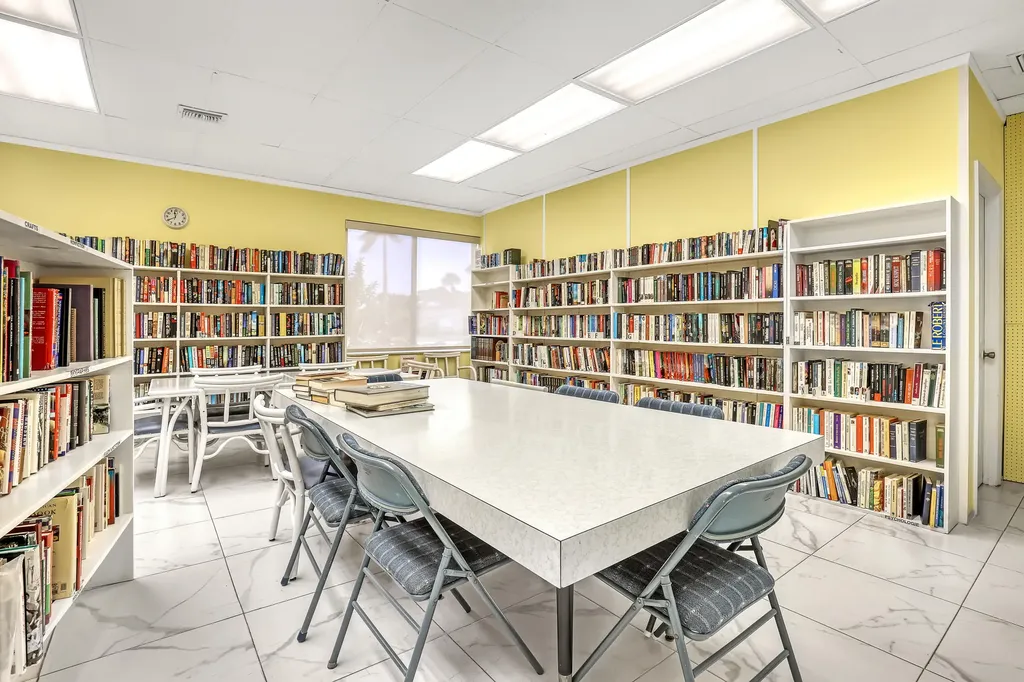 2747 Dudley Drive E West Palm Beach FL 33415
