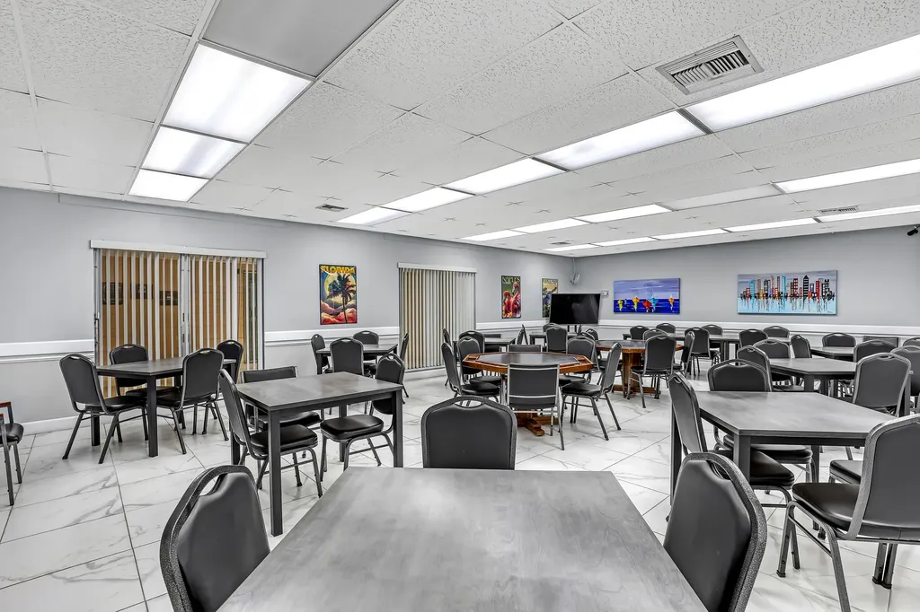 2747 Dudley Drive E West Palm Beach FL 33415