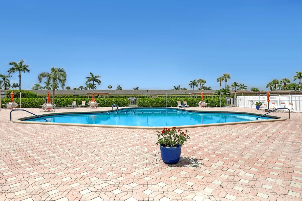 2747 Dudley Drive E West Palm Beach FL 33415