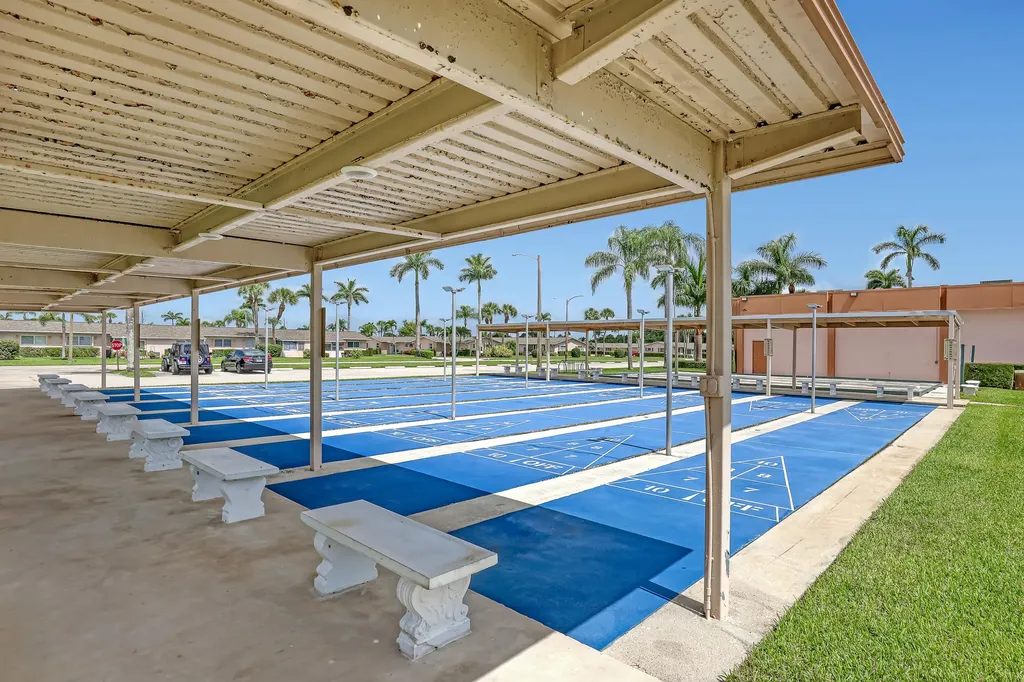 2747 Dudley Drive E West Palm Beach FL 33415