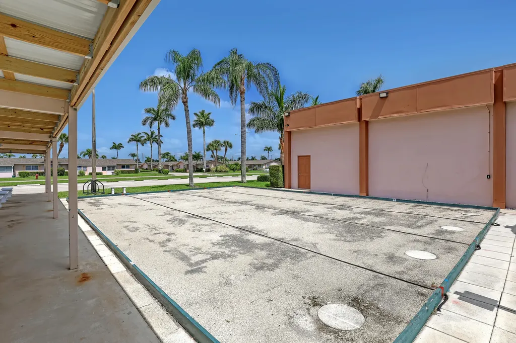 2747 Dudley Drive E West Palm Beach FL 33415