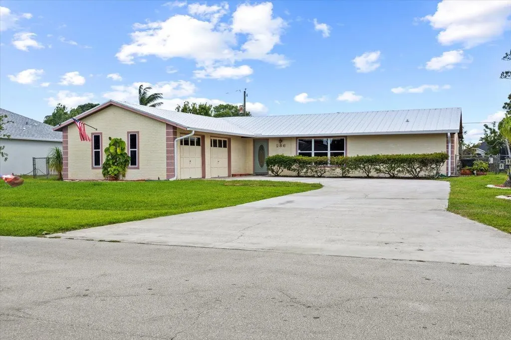 286 NE Granduer Avenue Port St Lucie FL 34983