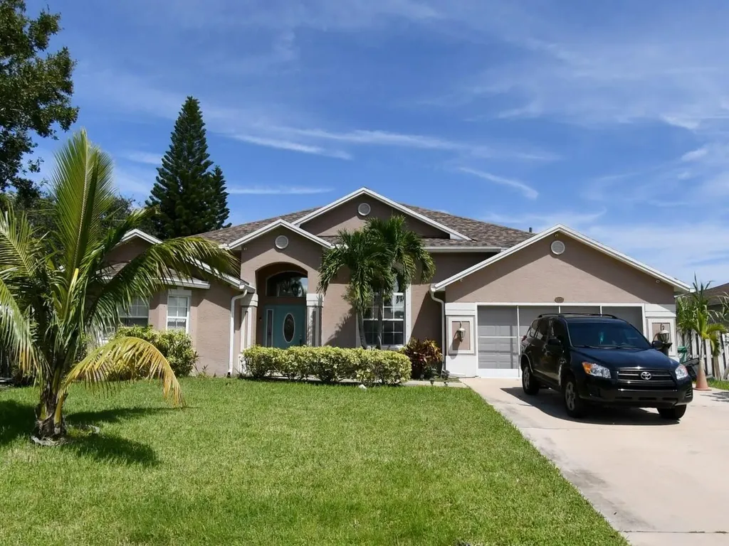 1937 SW Davis Street Port St Lucie FL 34953