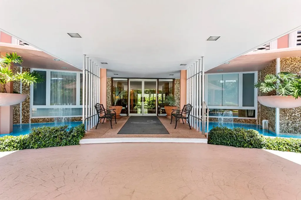 315 S Lake Drive Palm Beach FL 33480