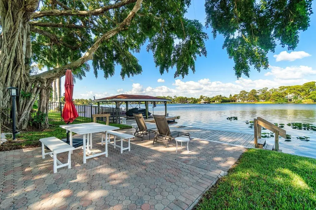 6647 Paul Mar Drive Lake Worth FL 33462