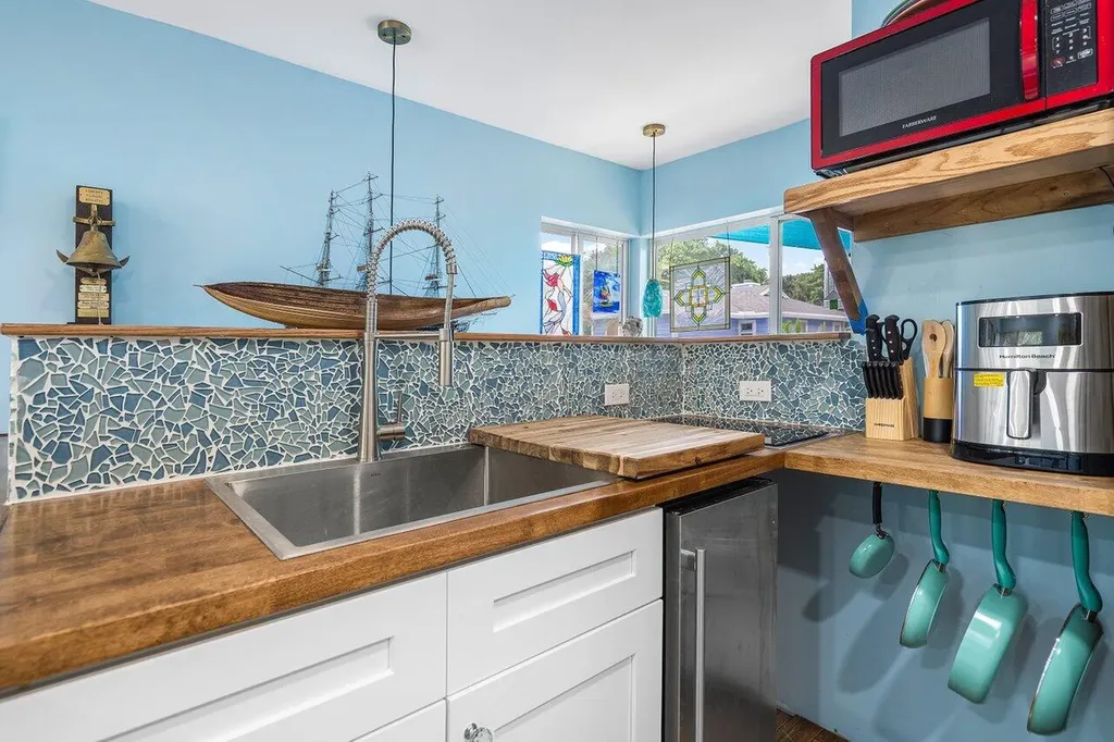 300 SE 7th Avenue Delray Beach FL 33483