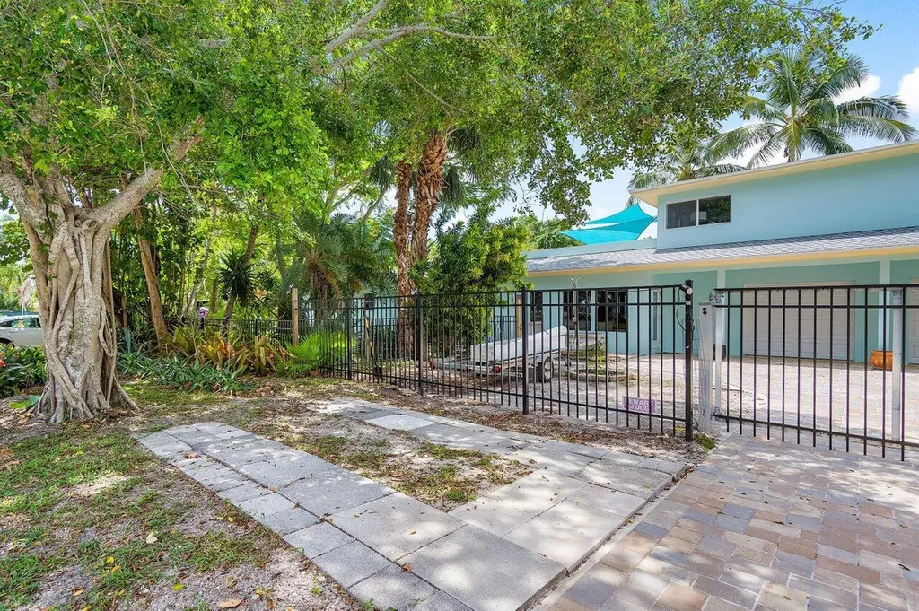 300 SE 7th Avenue Delray Beach FL 33483