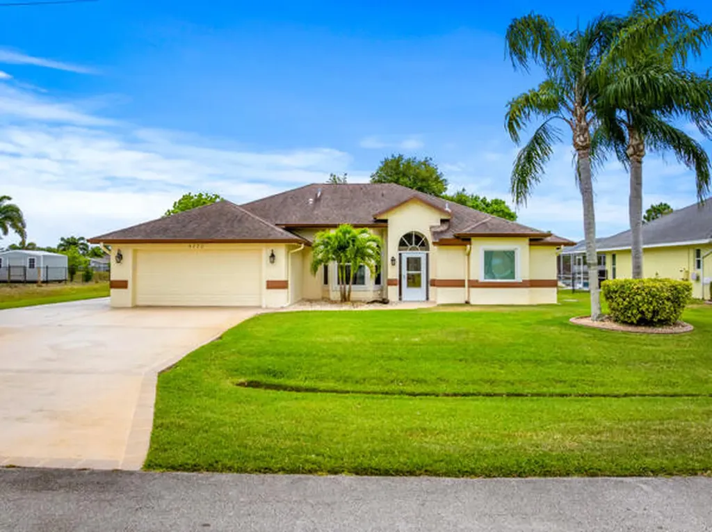 5777 NW Eskimo Circle Port St Lucie FL 34986