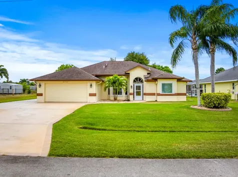 5777 NW Eskimo Circle Port St Lucie FL 34986