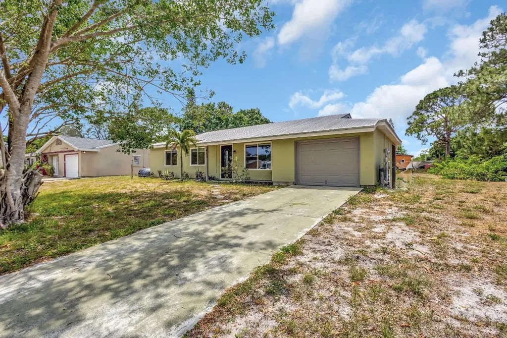 413 SW Kentwood Road Port St Lucie FL 34953