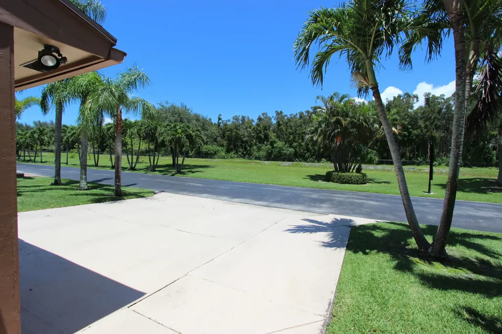 61 Mayfair Lane Boynton Beach FL 33426